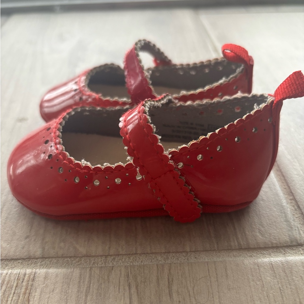 Red Kids Mary Jane Shoes 6-12 months in great condition